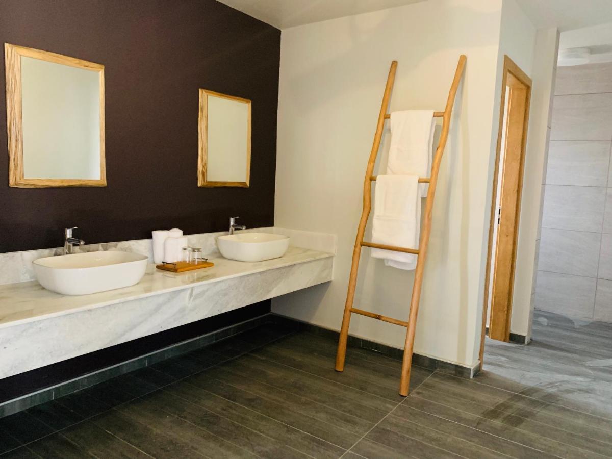 Agama Lodge Solitaire Εξωτερικό φωτογραφία